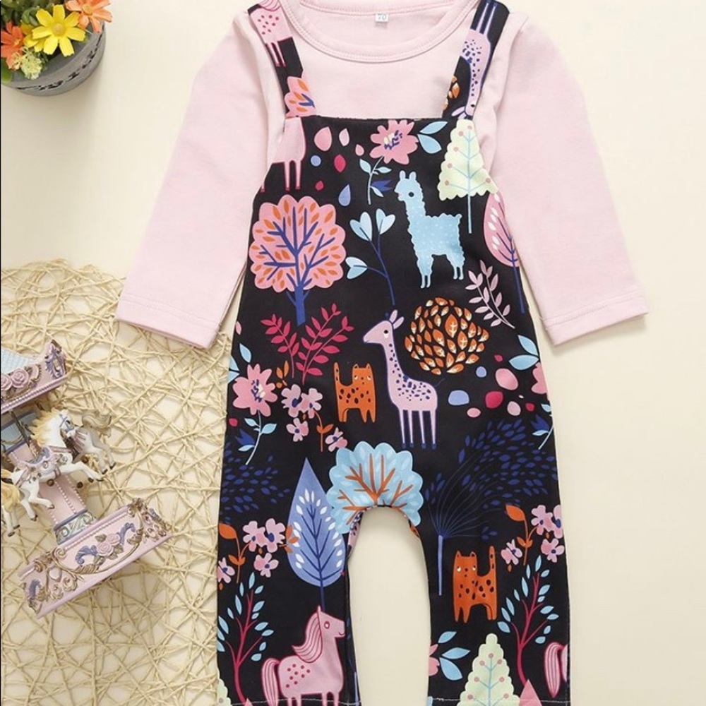 Girls overall set